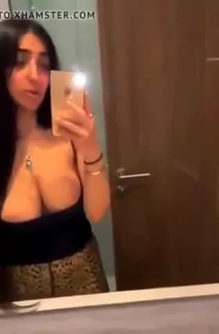 Hindi girl talking in the mirror in english
