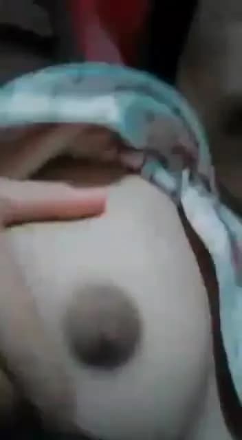 desi girl shows big tits