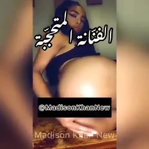 Indi girl rubbing her ass