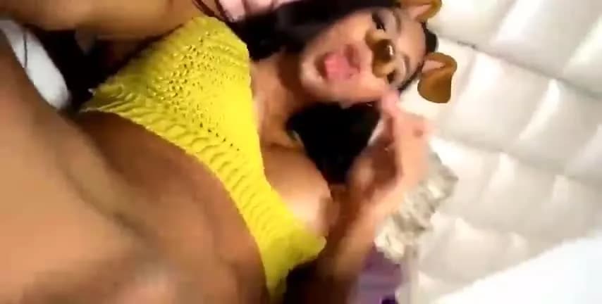Big boobs horny desi girl fingering her pussy