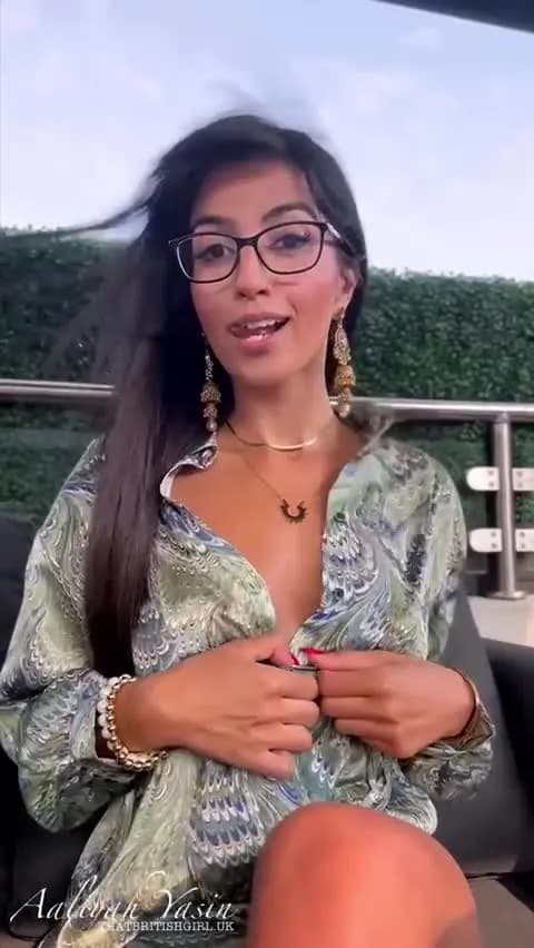 MILF showing big boobs viral video topless