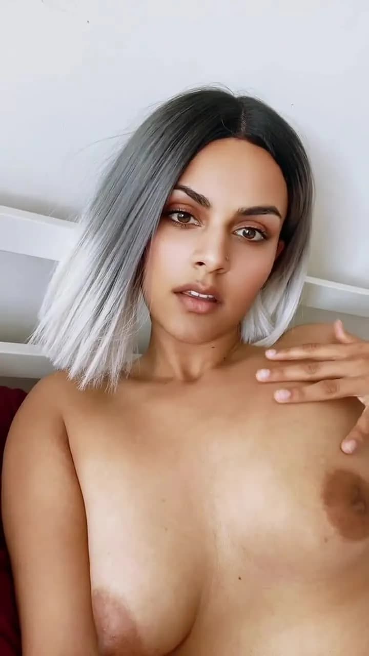 Sexy babe boob show viral video making