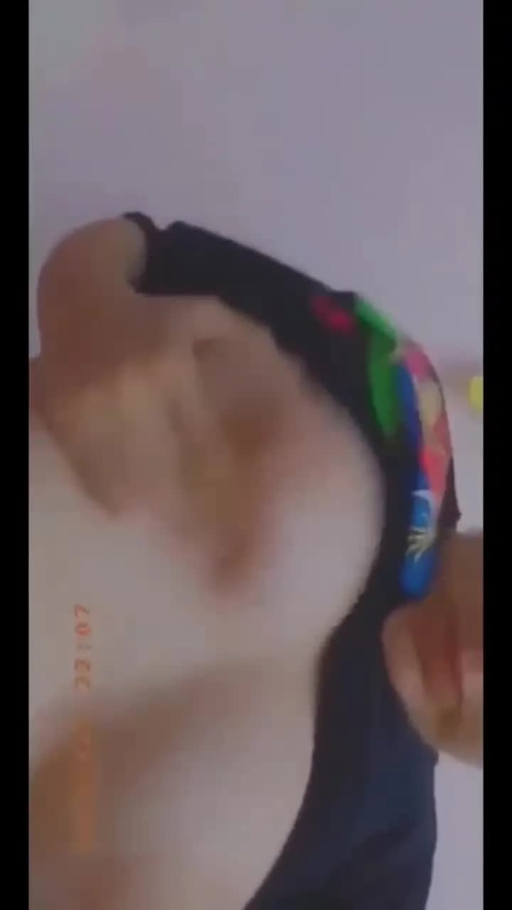 Desi girl shows her hot body