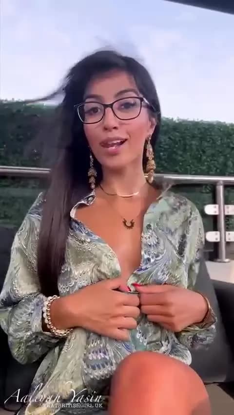 beautiful milf showing boobs